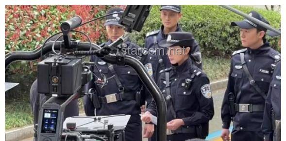 杨幂最新路透曝光：兔子警官真人版，演绎既俏皮又飒爽新角色